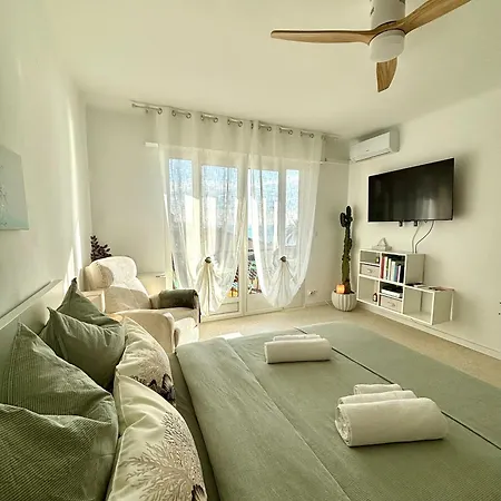 Apartmán Sea View With Balcony, Near Italy & Monaco