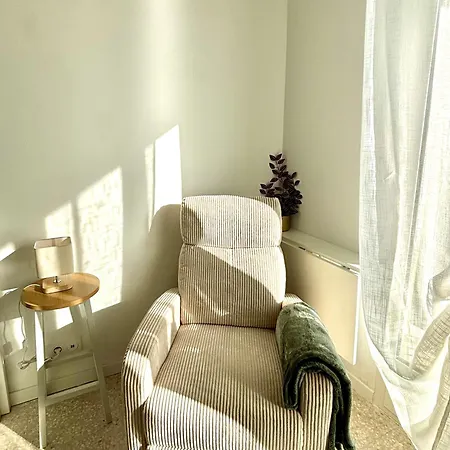 Sea View With Balcony, Near Italy & Monaco דירה *