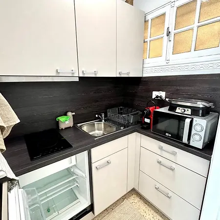 Sea View With Balcony, Near Italy & Monaco Apartman *